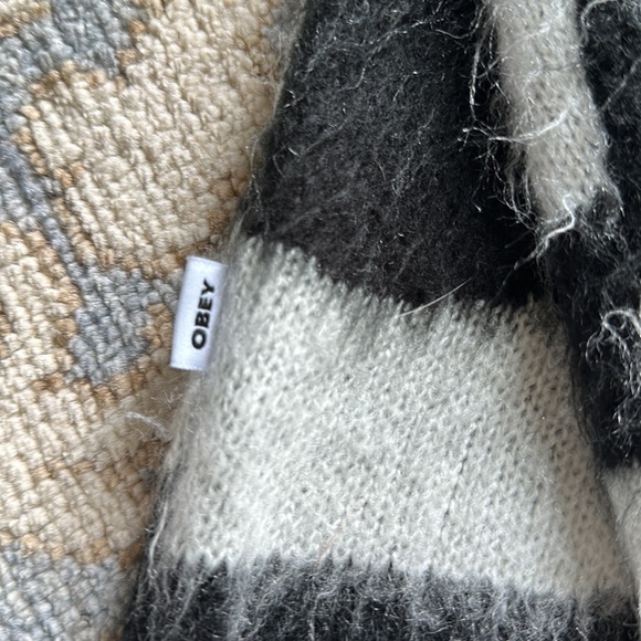 OBEY Sweater - Picture 5 of 6